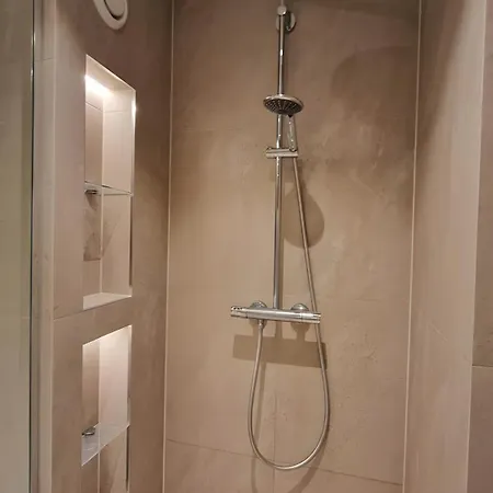 Cute In High Rise Lägenhet